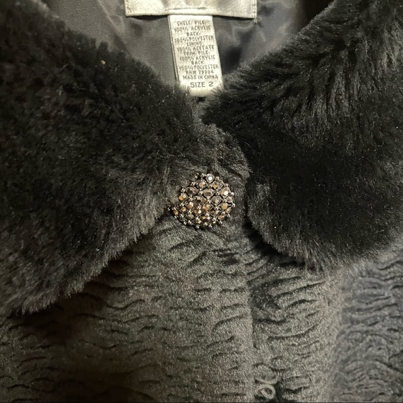 Stunning faux fur accents - Picture 4 of 7